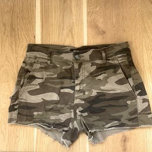 Express Camo Mid-Rise Shortie Shorts